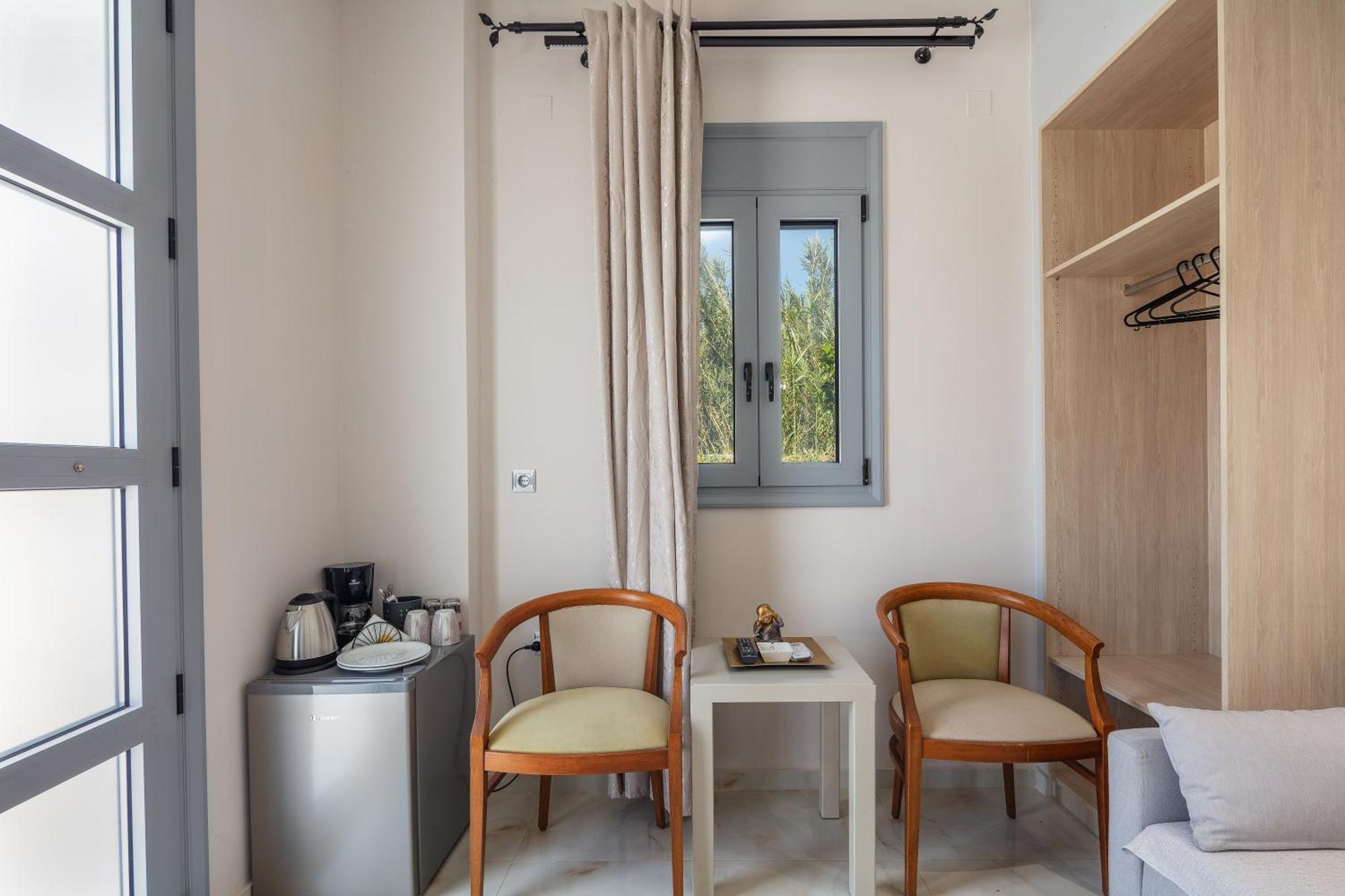 Hotel Iosifina, 80 Metres From Episkopi Beach! Dhrámia الغرفة الصورة